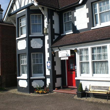 Melville Lodge Gatwick Horley Exterior photo